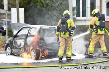 Bad Oeynhausen: Auto brennt komplett aus