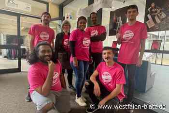 Singen für Vielfalt und Frieden in Warburg auf dem Neustadt-Marktplatz
