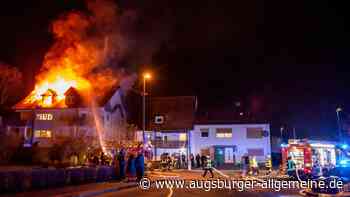 Feuerwehreinsatz wegen Dachstuhlbrand: Bewohner wird verletzt