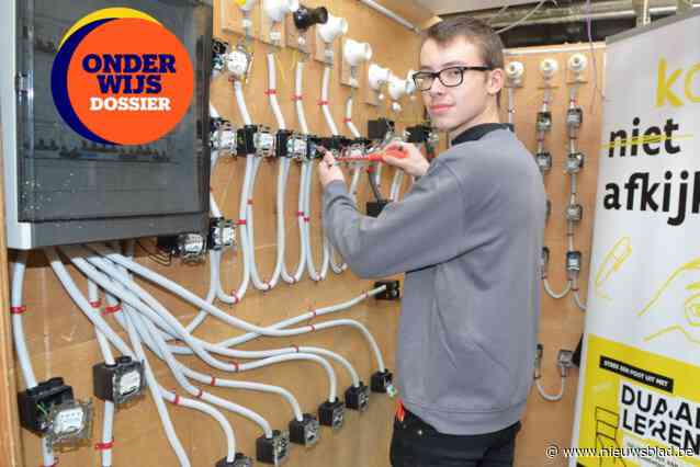 “Iedere dag op de schoolbank zitten, dat is niets voor mij”: Keano (16) leert stiel van elektricien op de werkvloer