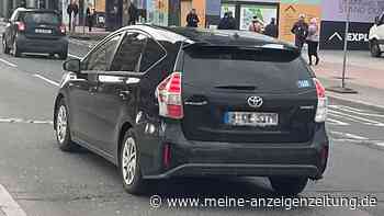 Immer häufiger zu sehen: Was der blaue Aufkleber auf einem Auto bedeutet