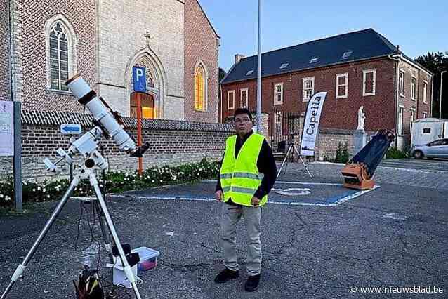Hier kan je sterrenkijken op het kerkplein