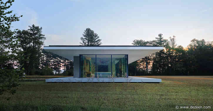 Specht Architects creates austere glass house in the Berkshires
