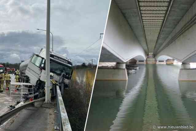 Twee weken na zwaar ongeval op E19 drijft er nog diesel op E10-plas: “Er dreven dode vissen en er lagen dode waterhoenen”