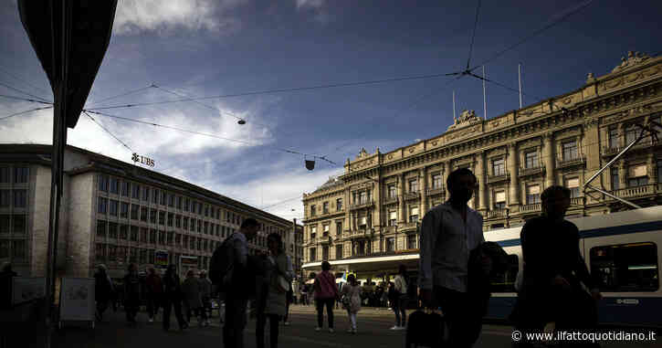 Il governo svizzero “congela” i bonus per i manager di Credit Suisse. Dirigenti in fuga dalla banca