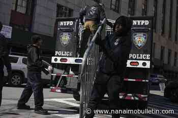 Trump waits out grand jury as New York braces for protests