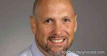 Loyola Academy grad, dad named new Ramblers football coach