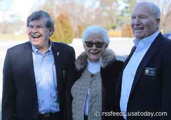 She was clinically dead for 10 minutes. On Tuesday, she met those who saved her life