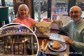 Rainham couple visit the Stargazer Greenwich Wetherspoons pub