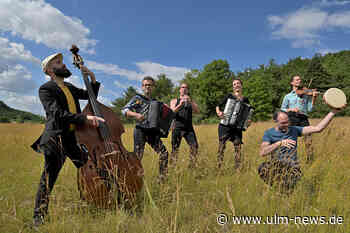 "Tram des Balkans" rauscht durch Pfleghof in Langenau