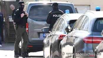 "Reichsbürger"-Netzwerk: Fünf Beschuldigte nach neuer Razzia