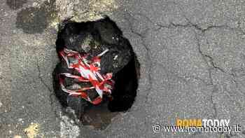 Voragine in strada: chiusa via delle Fornaci