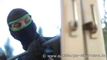 Einbrecher durchsucht Wohnung in Mehrfamilienhaus