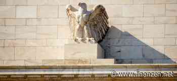 Zwischen Bankenkrise und Inflationsbekämpfung: Fed erhöht Leitzins