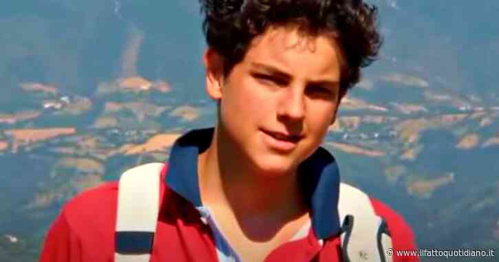 Alunni traumatizzati dalla foto della salma del beato Carlo Acutis e il “contatto” con una reliquia. Il caso a Nocera Inferiore