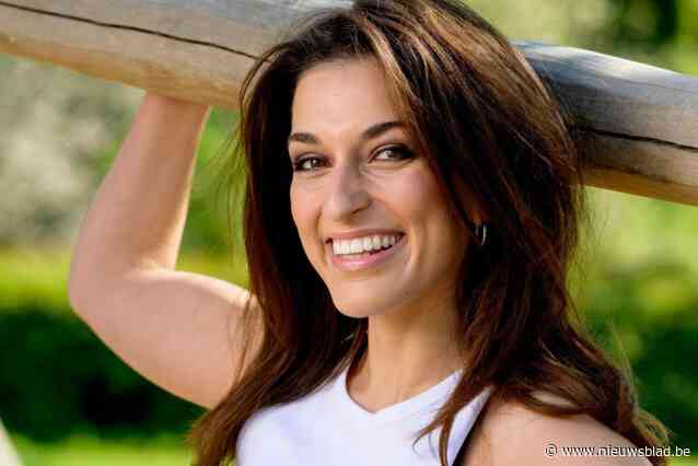 Idalie Samad uit ‘Dertigers’ combineert haar werk met studeren: “Ik ben nogal verlegen, maar kan dat goed verstoppen”