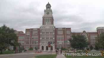 Tiroteo en East High School deja 2 heridos; el sospechoso sigue prófugo