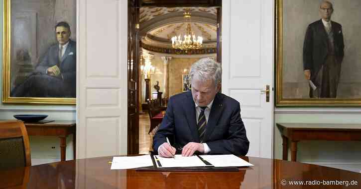 Finnischer Präsident unterzeichnet Nato-Gesetze