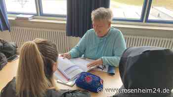 Einmaleins der Hilfsbereitschaft: So unterstützt Anneliese Weidmann Schüler bei den Hausaufgaben