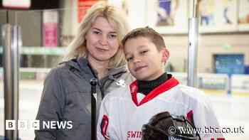 Ukrainian boy joins Swindon ice hockey team after rink bombed