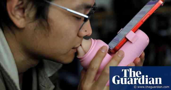 Robot lips invented for long-distance kissing – video