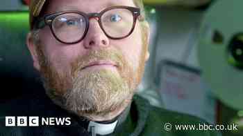 Essex vicar Rev Matthew Simpkins creates song from cancer scanner