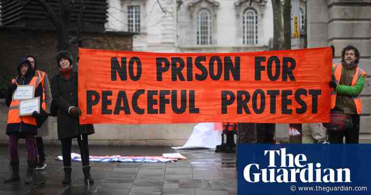 Top lawyers defy bar to declare they will not prosecute peaceful climate protesters