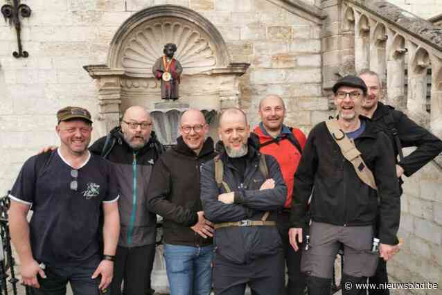 Wandelclub Celtic Walkers wandelt van jongste naar oudste Manneken Pis