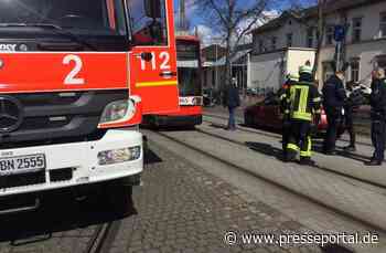 FW-BN: Unfall zwischen Straßenbahn und PKW