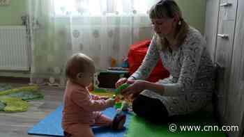 Nurses use an extraordinary trick on Russians to save children