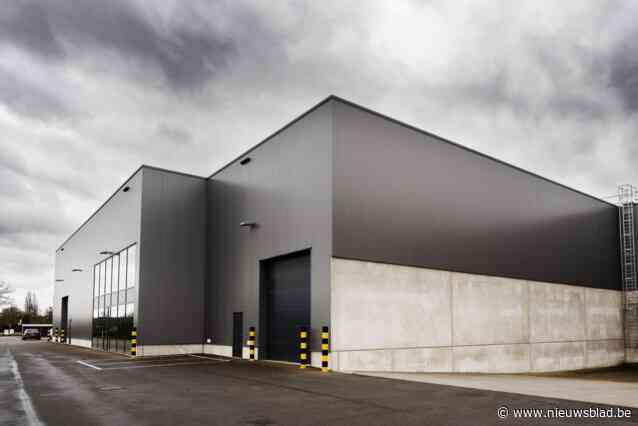 BUURTREPORTAGE. Wonen en werken naast loods vol springstoffen, drugs en wapens: “Zijn de NAVO-bunkers in Arendonk hier niet geschikter voor?”