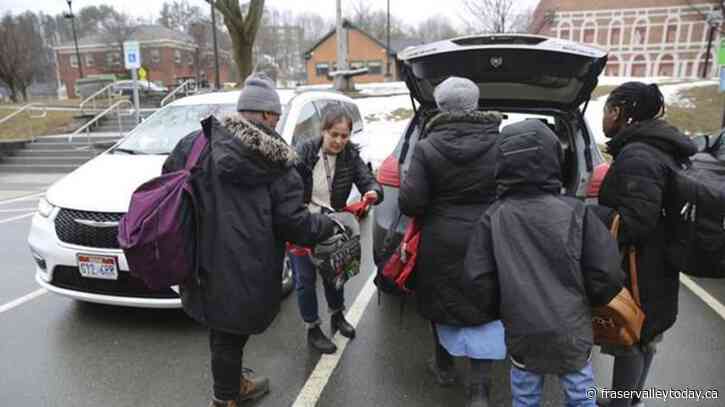 US-Canada migration deal aims to end walk-around crossings