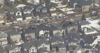 Multiple houses destroyed, damaged in fire in northwest Calgary