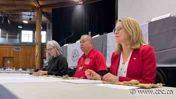 Splatsin First Nation pens B.C.'s 1st child welfare agreement with federal government
