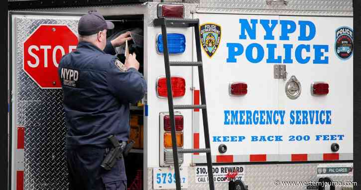 NYPD Emergency Unit Responds to Manhattan DA Office