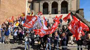 Il Campidoglio riceve cuoche e addette mense scolastiche in sciopero contro le "cucine da incubo"
