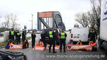 Aktivisten blockieren Verkehr auf Elbbrücken stadteinwärts