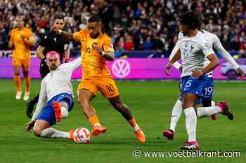 Pers vernietigend voor &quot;kinderlijk&quot; Oranje: &quot;Koeman in zijn hemd gezet&quot; en &quot;Nachtmerrie na kipkerrie&quot;