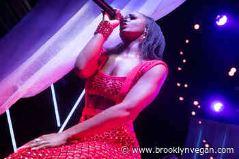 Ari Lennox played Terminal 5 with Alex Vaughn (pics, setlist)