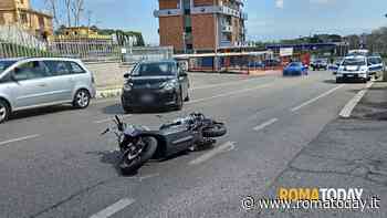 Incidente tra auto e scooter: papà e figlio di 9 anni in codice rosso