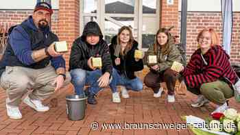 Diakonie Kästorf verlegt fünf Stolpersteine in Eigenregie