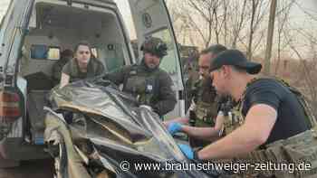 Ukraine: Sanitäter kümmern sich um Verletzte nahe der Front