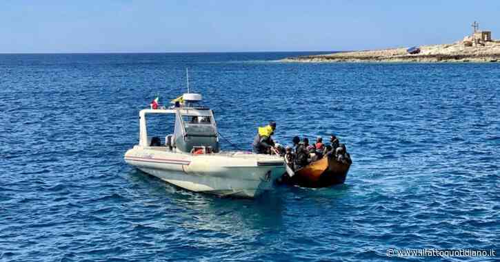 Migranti, oltre 3mila arrivi dalla Tunisia in un giorno: 60 sbarchi e diversi soccorsi in mare. Piantedosi: “Favoriti dall’opinione pubblica”