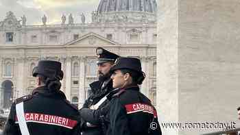 Imbratta colonnato di San Pietro: un uomo finisce nei guai