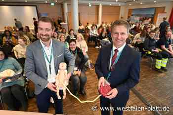 Hebammen-Notfallkongress in Höxter: Was zu tun ist, wenn Kinder leiden
