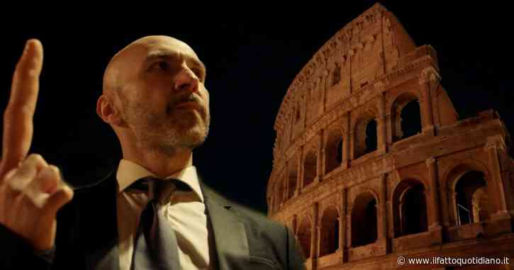 L’ora della terra, a Roma Maccio Capatonda è testimonial del Wwf: sabato ha spento il Colosseo con il suo “super dito”