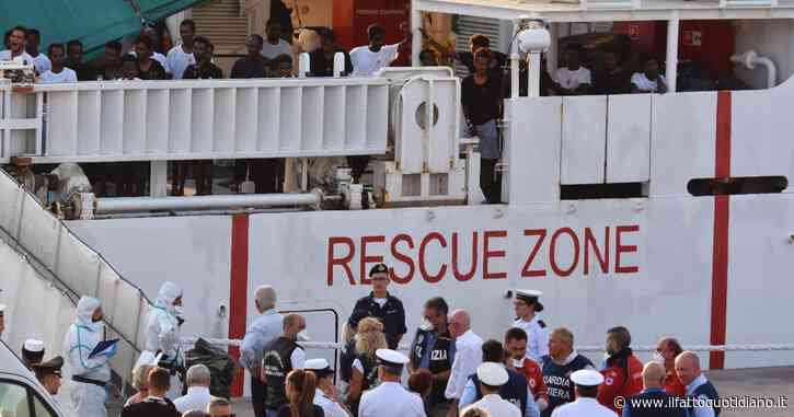 Migranti, la Guardia costiera contro le ong: “Le chiamate dei loro aerei sovraccaricano i nostri sistemi e duplicano le segnalazioni”