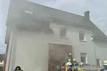 Feuerwehr löscht brennende Küchenzeile in Büren: Wohnung unbewohnbar