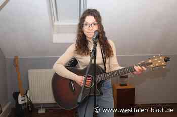 Paderborner Liedermacherin wagt sich auf die Bühne