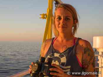 "Sono antifascista". Ecco chi è la capitana (già sotto inchiesta) della nave di Banksy